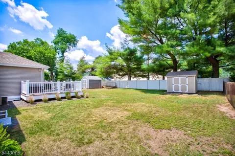 Exterior - 448 Warfield Rd, North Plainfield, NJ 07063 photo 4 of 7
