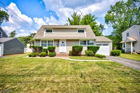 448 Warfield Rd, North Plainfield, NJ 07063