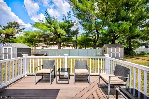 Exterior - 448 Warfield Rd, North Plainfield, NJ 07063 photo 6 of 7