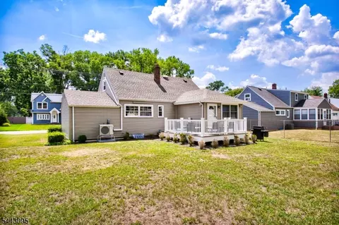 Exterior - 448 Warfield Rd, North Plainfield, NJ 07063 photo 5 of 7