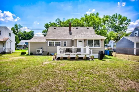 Exterior - 448 Warfield Rd, North Plainfield, NJ 07063 photo 7 of 7