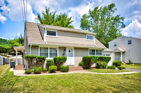 Exterior - 448 Warfield Rd, North Plainfield, NJ 07063 photo 3 of 7