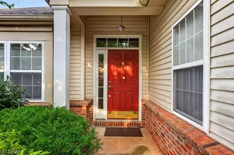 14 Daulton Dr, Somerset, NJ 08873