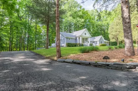 901 Evergreen Ln, Newton, NJ 07860