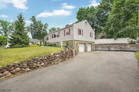 48 Lake Dr E, Wayne, NJ 07470 photo 3