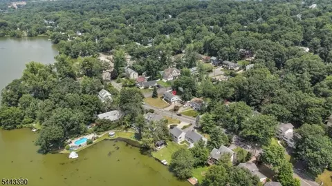 48 Lake Dr E, Wayne, NJ 07470 photo 38