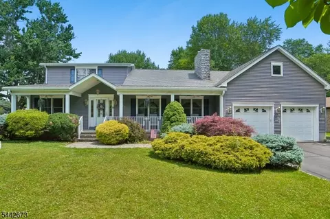 28 Nye Ave, Whippany, NJ 07981