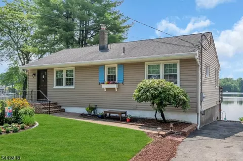 3 Duck Point Trl, Wharton, NJ 07885