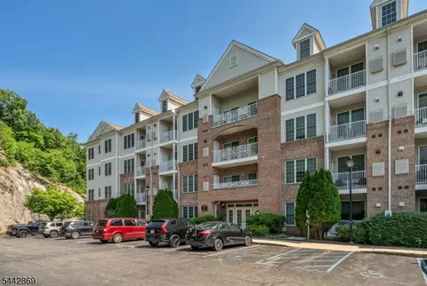 6303 Brookhaven Ct #303, Riverdale, NJ 07457
