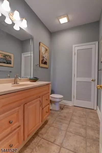 Bath - 32 Dyer Rd, Wantage, NJ 07461 photo 1 of 2