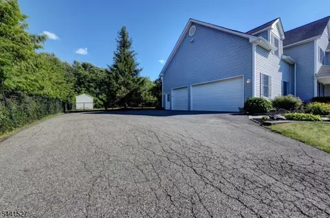 Exterior - 32 Dyer Rd, Wantage, NJ 07461 photo 4 of 6
