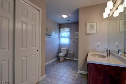 Bath - 32 Dyer Rd, Wantage, NJ 07461 photo 2 of 2