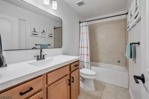 Bath - 6 Alexanders Rd, Allamuchy Twp, NJ 07840 photo 2 of 2