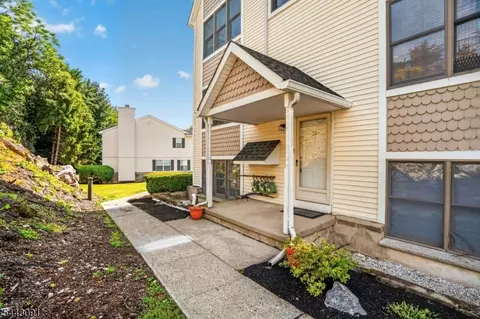 56 Portsmouth Ct #56, Hamburg, NJ 07419