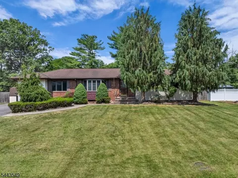 77 Schwinn Dr, Clark, NJ 07066