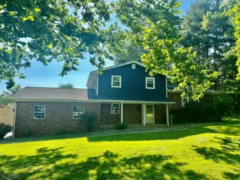 8 Deer Path, Milford, NJ 08848