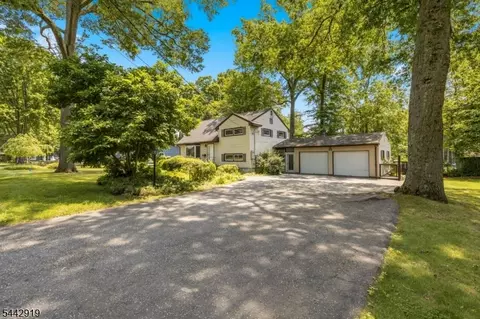 65 Leamoor Dr, Parsippany, NJ 07054