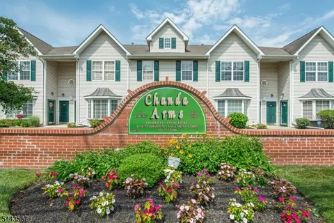 38 Chanda Ct, Clifton, NJ 07012