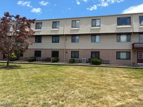 846 Riverside Ave #107, Lyndhurst, NJ 07071