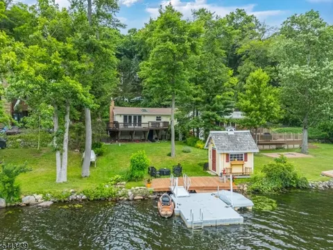 77 W Shore Trl, Sandyston, NJ 07826