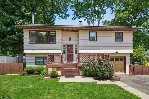 1 Arthur Rd, Stanhope, NJ 07874