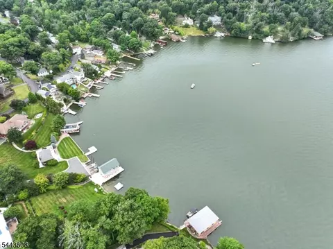 19 Lakeland Dr, Hopatcong, NJ 07843