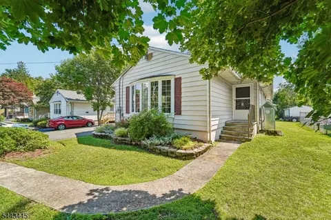22 Arlington Ave, Mount Arlington, NJ 07856