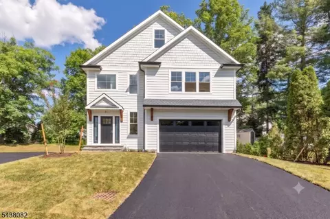 21 Woodruff Ct, New Providence, NJ 07974