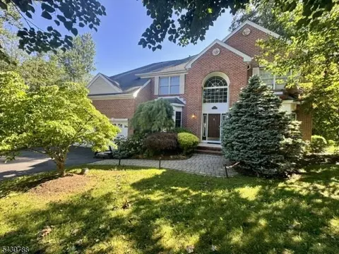 92 Lazarus Dr, Ledgewood, NJ 07852
