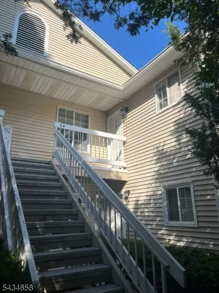 64 Sage Ct, Bedminster, NJ 07921