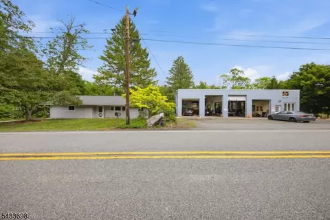 117 Silver Lake Rd, Blairstown, NJ 07825