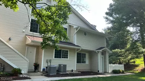 9 Evans Ct, Bedminster, NJ 07921