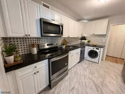 1 Claridge Dr #114, Verona, NJ 07044