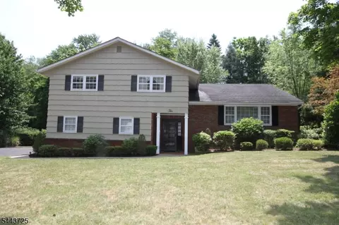 10 Bayberry Dr, Montvale, NJ 07645