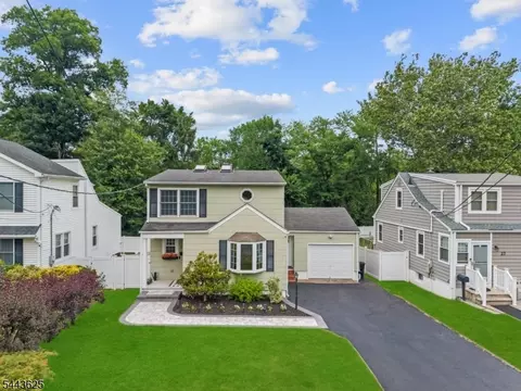 25 2nd Ave, Roseland, NJ 07068