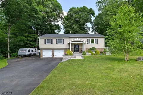 15 Camelot Dr, Budd Lake, NJ 07828