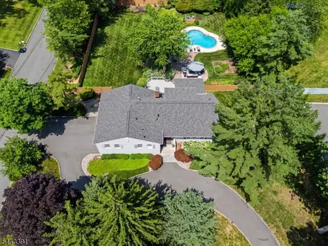 6 Coventry Rd, Livingston, NJ 07039
