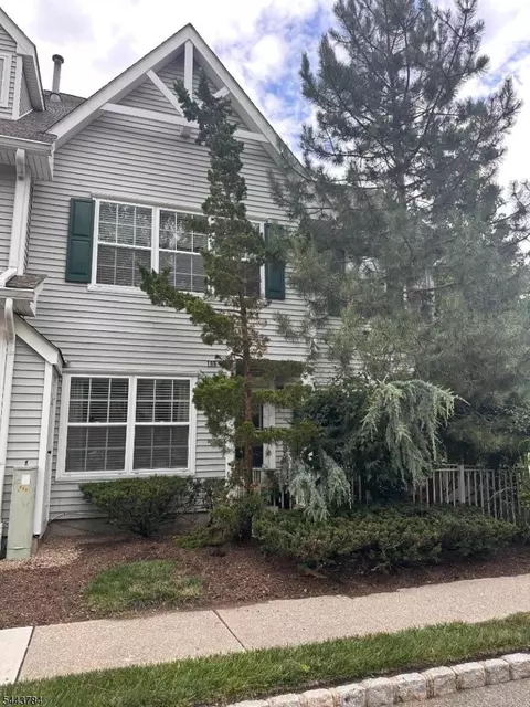 100 Chatfield Dr, Pompton Plains, NJ 07444