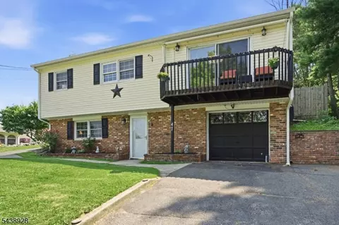 47 Summit Rd, Hamburg, NJ 07419