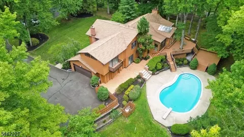 39 Highlander Dr, Scotch Plains, NJ 07076