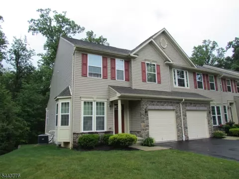 51 Parkside Ln, Mine Hill, NJ 07803
