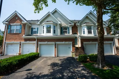 326 Winthrop Dr, Nutley, NJ 07110