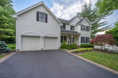 7 Stone Mountain Ct, Skillman, NJ 08558