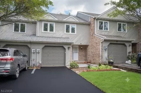 18 Guilford Ct, Morris Plains, NJ 07950