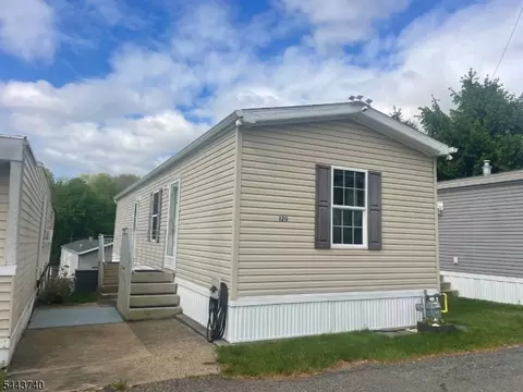 120 Genes Ln, Rockaway, NJ 07866