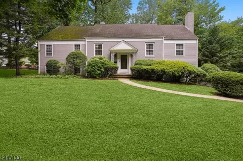 55 Tanglewood Dr, Summit, NJ 07901