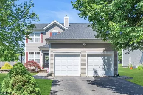 35 Musky Ridge Dr, Hackettstown, NJ 07840