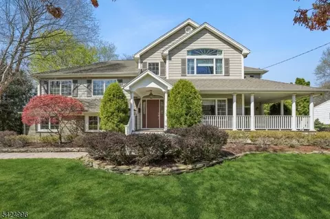 8 Blackstone Dr, Livingston, NJ 07039