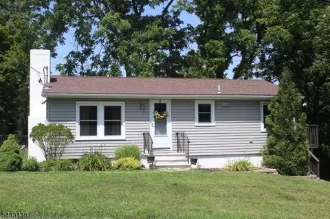 12 Clover Ln, Glenwood, NJ 07418