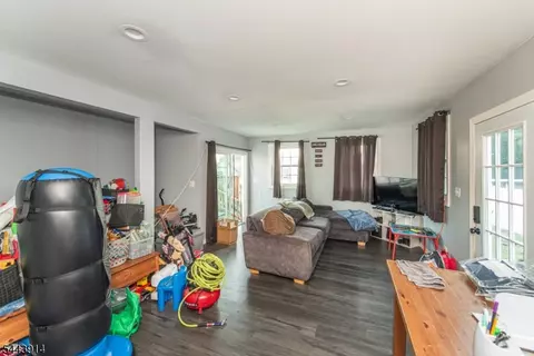 Entry Way - 73 Bergen Ave, Wanaque Boro, NJ 07420 photo 3 of 4